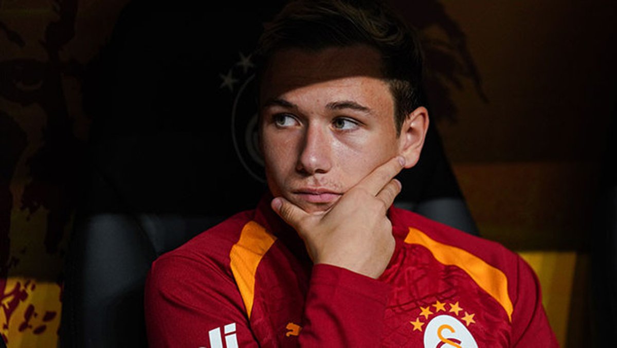 Galatasaray'ın yeni transferlerinden Aleksey Batrakov, sarı-kırmızılı takıma geliş süreci ve daha önce adı Paris Saint-Germai
