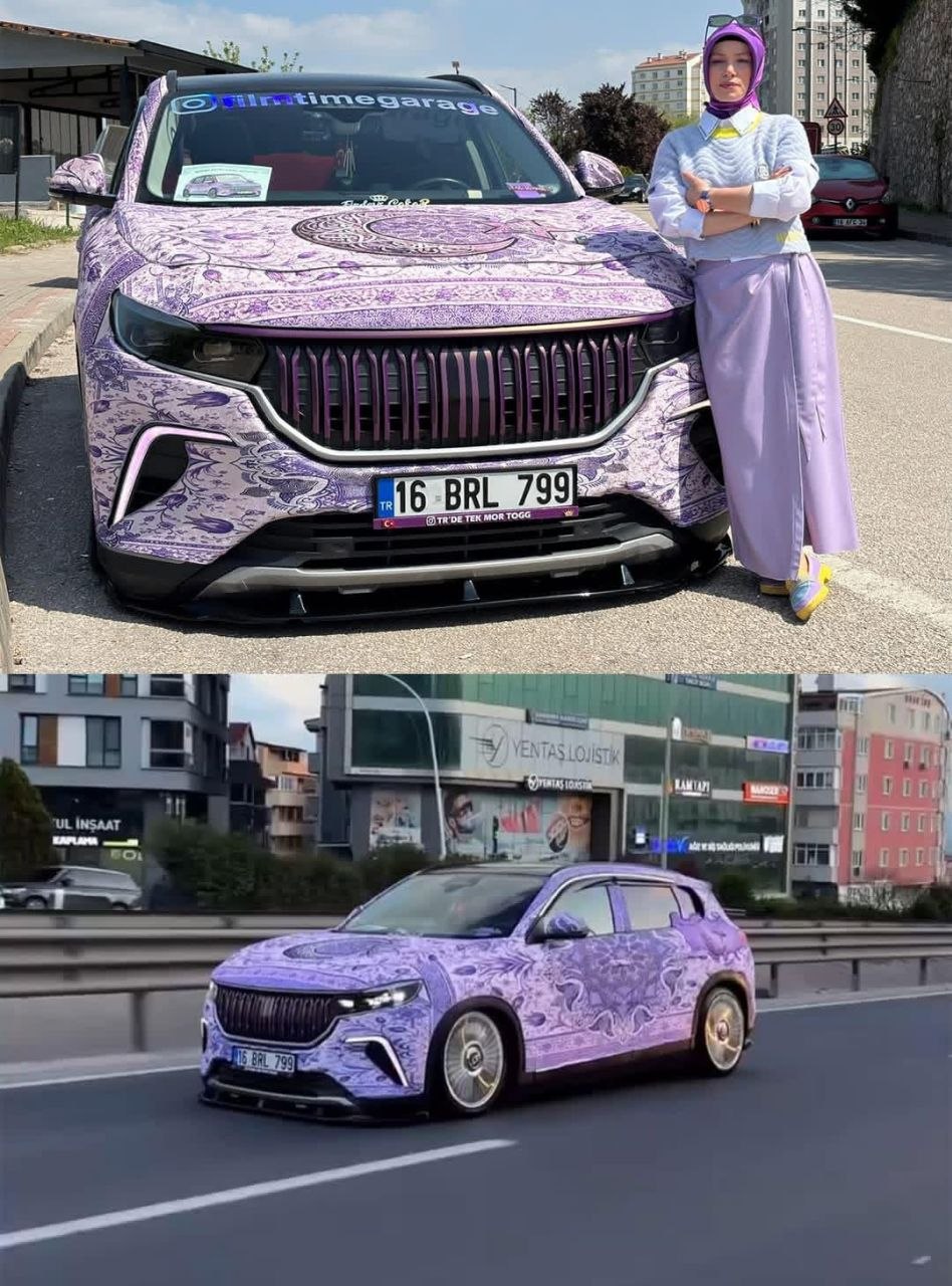 Bursa'da yaşayan ve 10 yıldır hayatının her alanında mor rengi kullanmayı tercih eden Firdevs Çakar (41), 1 yıl önce aldığı Togg marka aracını da sıra dışı yöntemle dönüştürdü. Otomobilini, Türk pasap