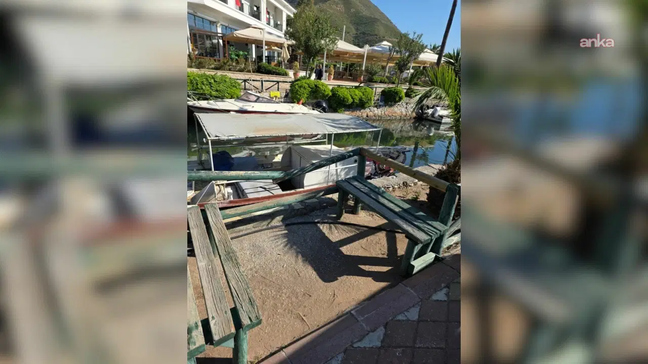 Marmaris'te vandal saldırı: Belediye ekiplerinin yenilediği korkuluklar yeniden kırıldı