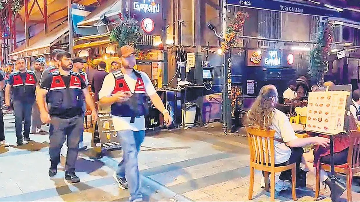 Yurt dışından Türkiye'deki bazı derneklere ve işletmelere milyonlarca dolarlık finansal aktarım yapıldığına dair belgeler ort