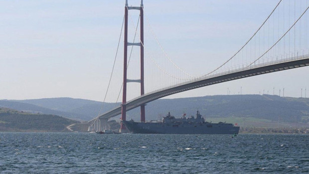 Çanakkale Boğazı'nda transit gemi geçişleri yeniden başladı