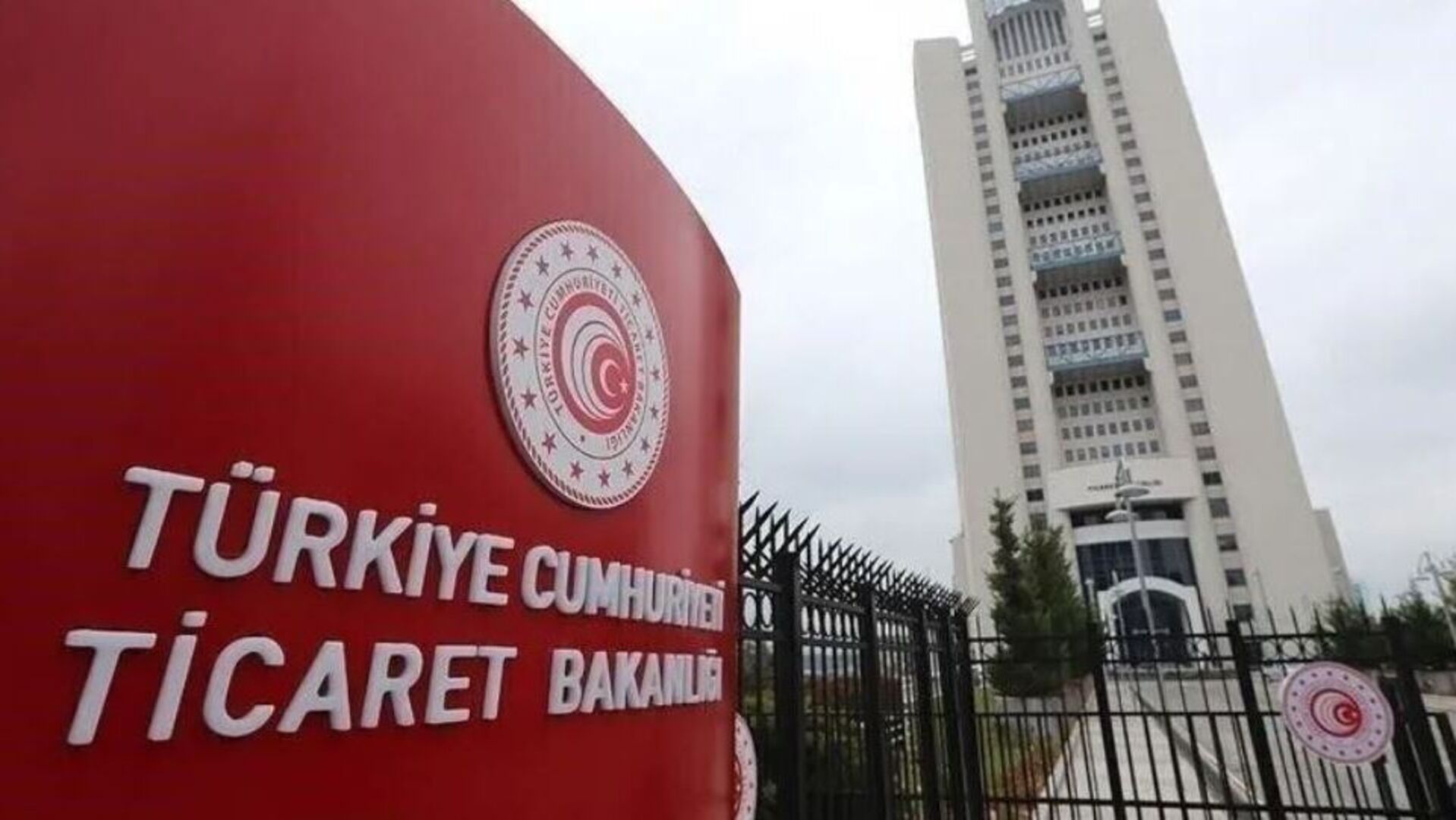 Ticaret Bakanlığı, üzerinde savaş suçlusu Ratko Mladic'in görseli bulunan ve 'Made in Türkiye' ibaresi taşıyan bir çorabın