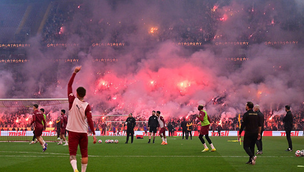 Galatasaray'dan taraftara açık antrenman! 40 bin kişi izledi