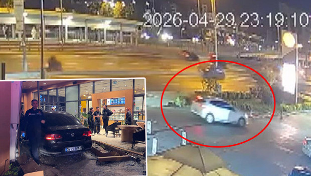 Bakırköy'de otomobil kafeye daldı: 6 yaralı!