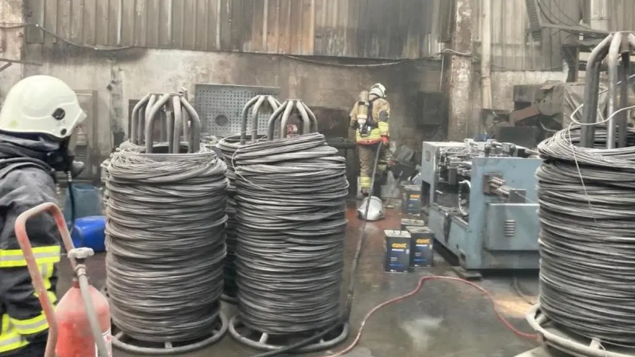 Dörtyol’da tel fabrikasında yangın
