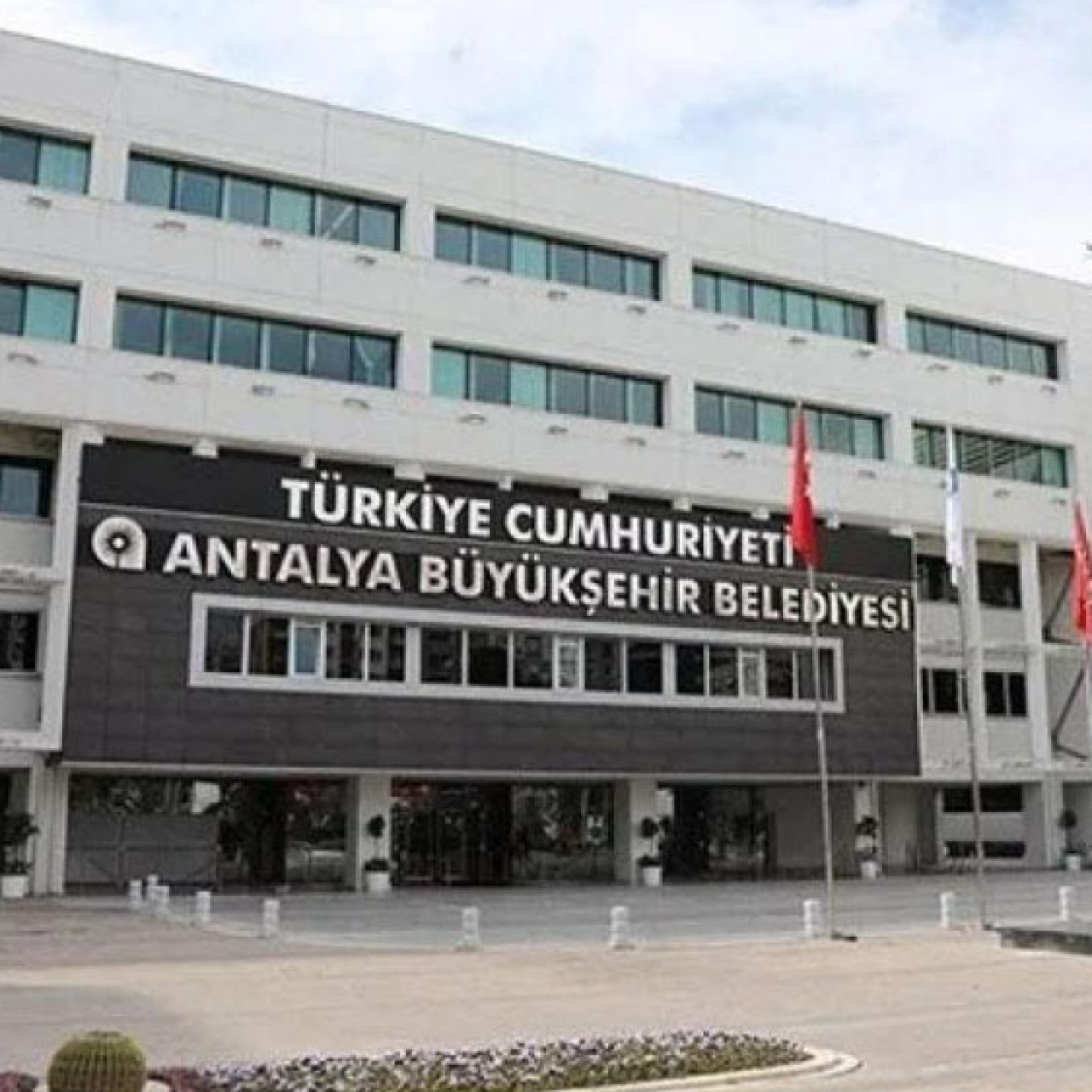 Antalya Büyükşehir Belediyesine operasyon: 34 gözaltı