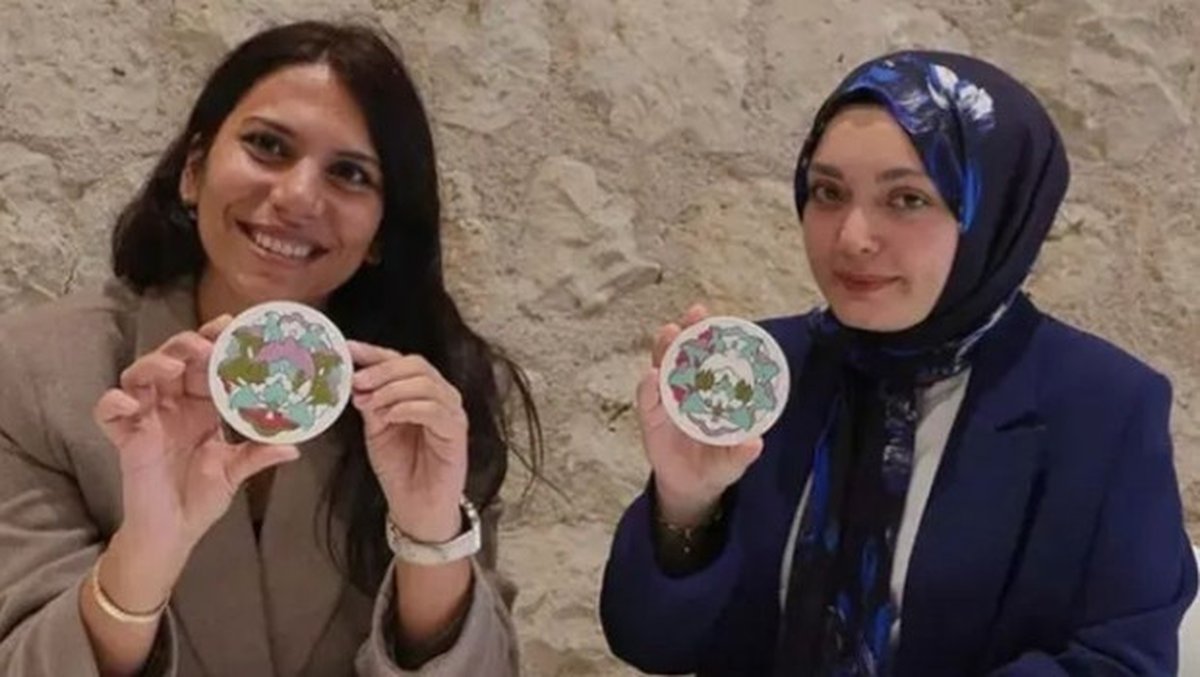 Türkiye Kültür Yolu Festivali çerçevesinde Rami Kütüphanesi'nde gerçekleştirilen çini atölyesi, sanatseverlerin yoğun ilgisiy