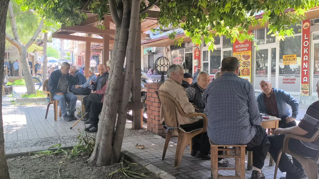 Emeklilerden 'bayram ikramiyesi' talebi: '4 bin lirayla hiçbir şey yapamayız. En az 10 bin lira olmalıydı'