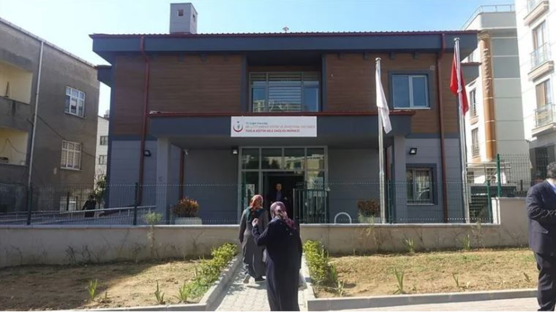 Türkiye'deki Aile Sağlığı Merkezleri'nin (ASM) fiziki koşulları ve bina yetersizliği sorunları yeniden kamuoyunun gündemine g