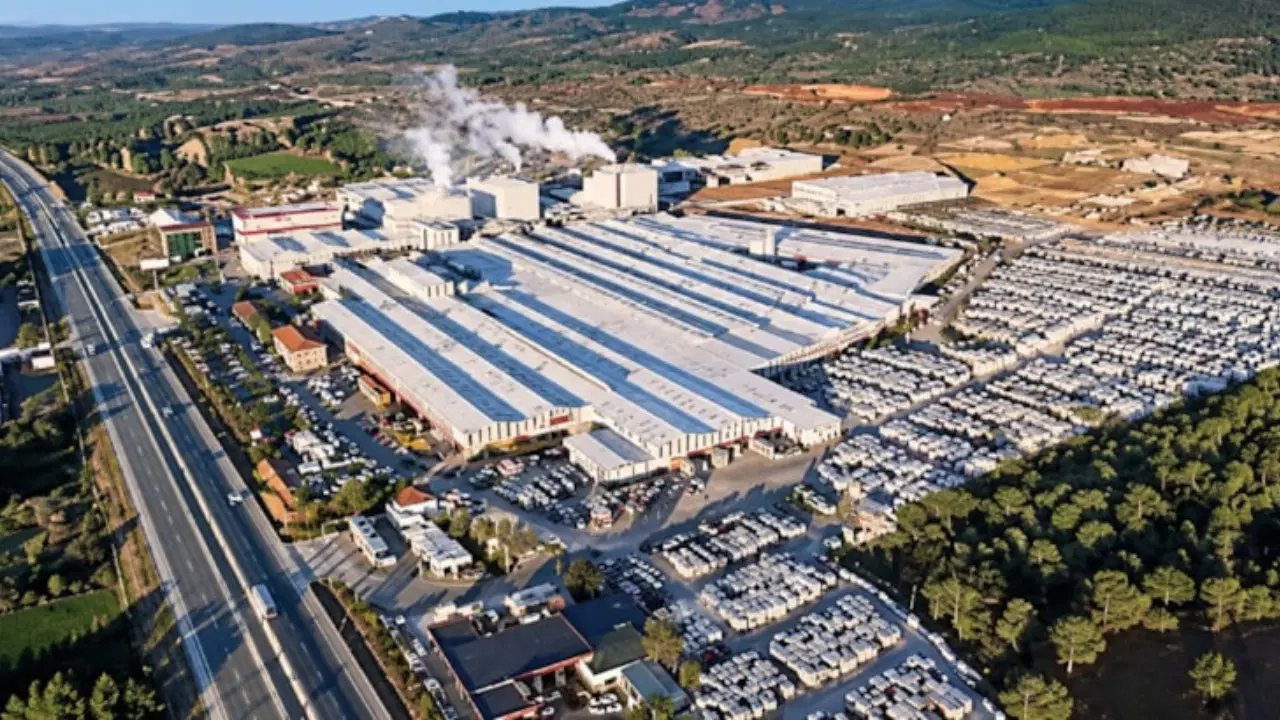 Uşak'ın Banaz ilçesinde üretim yapan 54 yıllık seramik devi, finansal zorluklar nedeniyle konkordato başvurusunda bulundu.