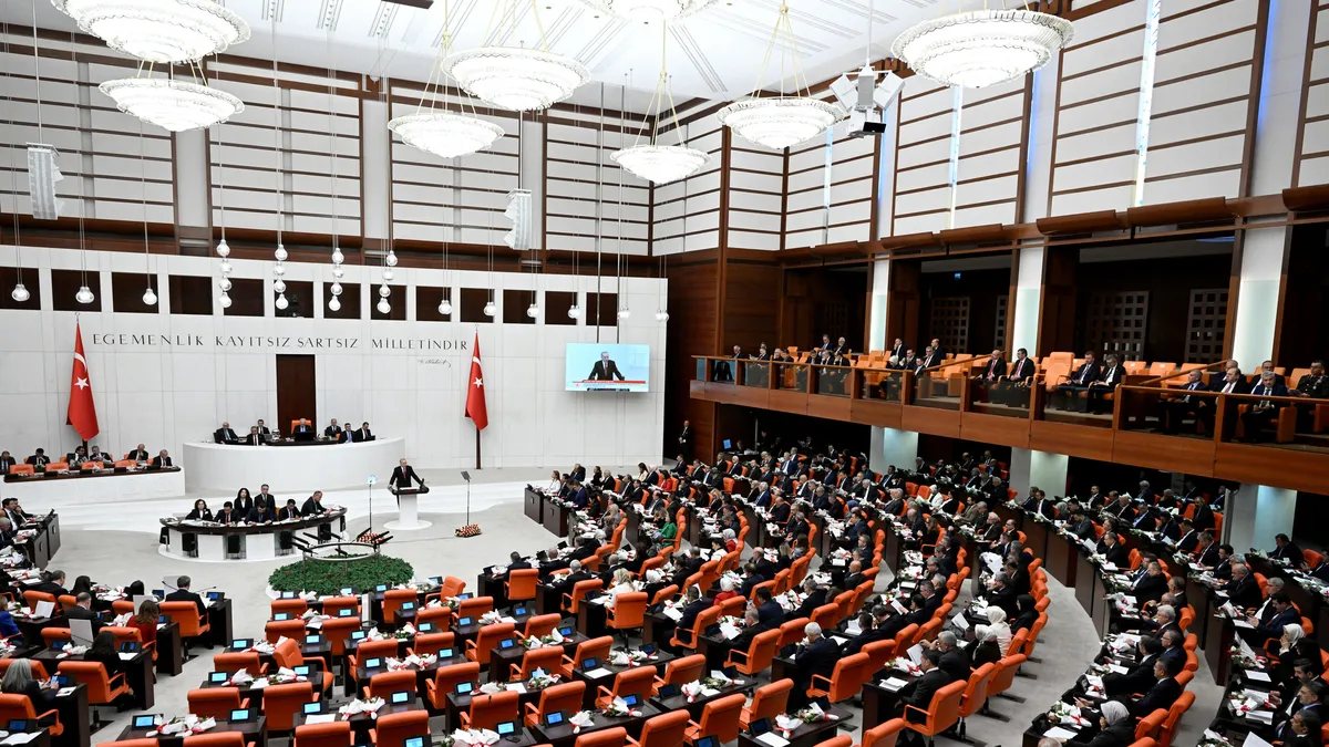 Yeni Parti'nin Meclis'teki skandal hareketine peş peşe tepkiler: Millî iradeye ciddi bir saygısızlık