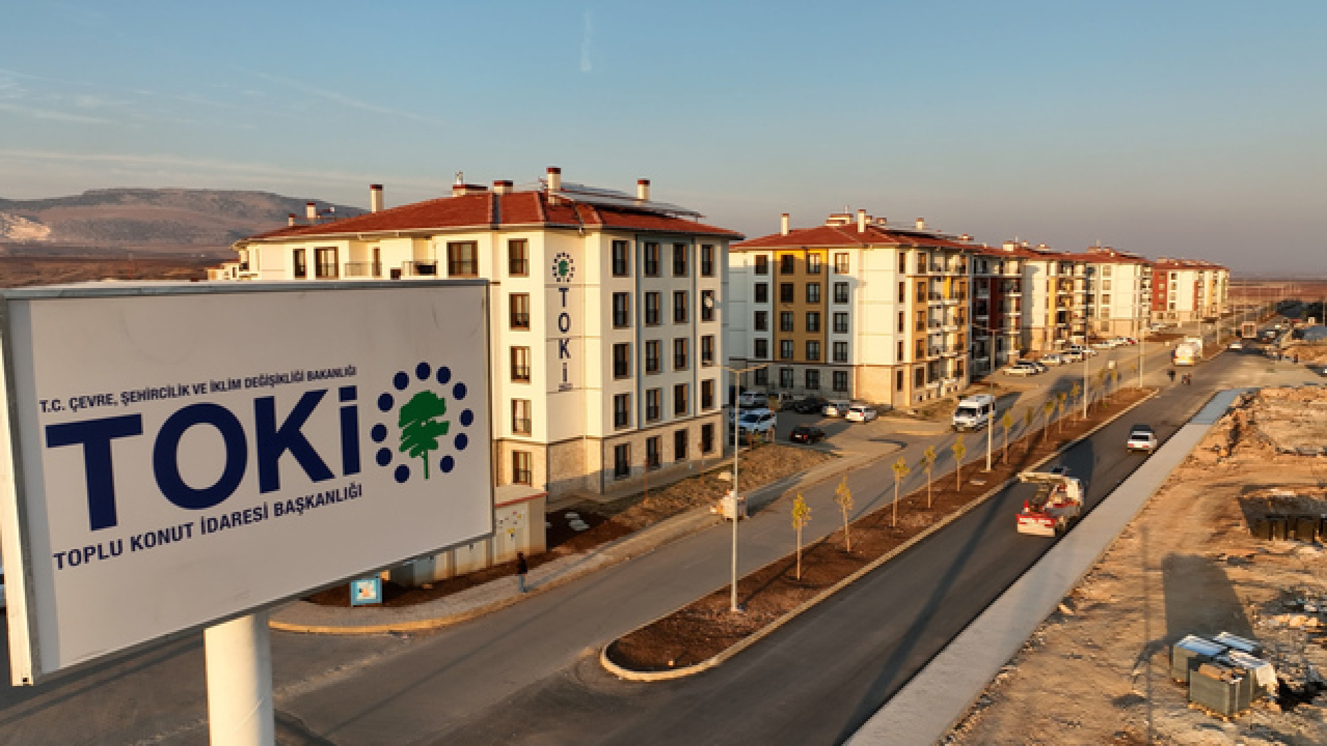 Toplu Konut İdaresi Başkanlığı (TOKİ), konut ve iş yeri alıcıları için başlattığı yüzde 25 indirim kampanyasında başvuruları 