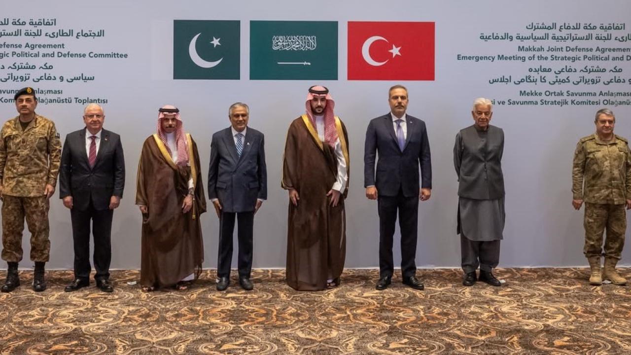 Mekke Savunma İttifakı'na üye olan Türkiye, Suudi Arabistan ve Pakistan, askeri güçlerin Suudi Arabistan'a konuşlandırılması 