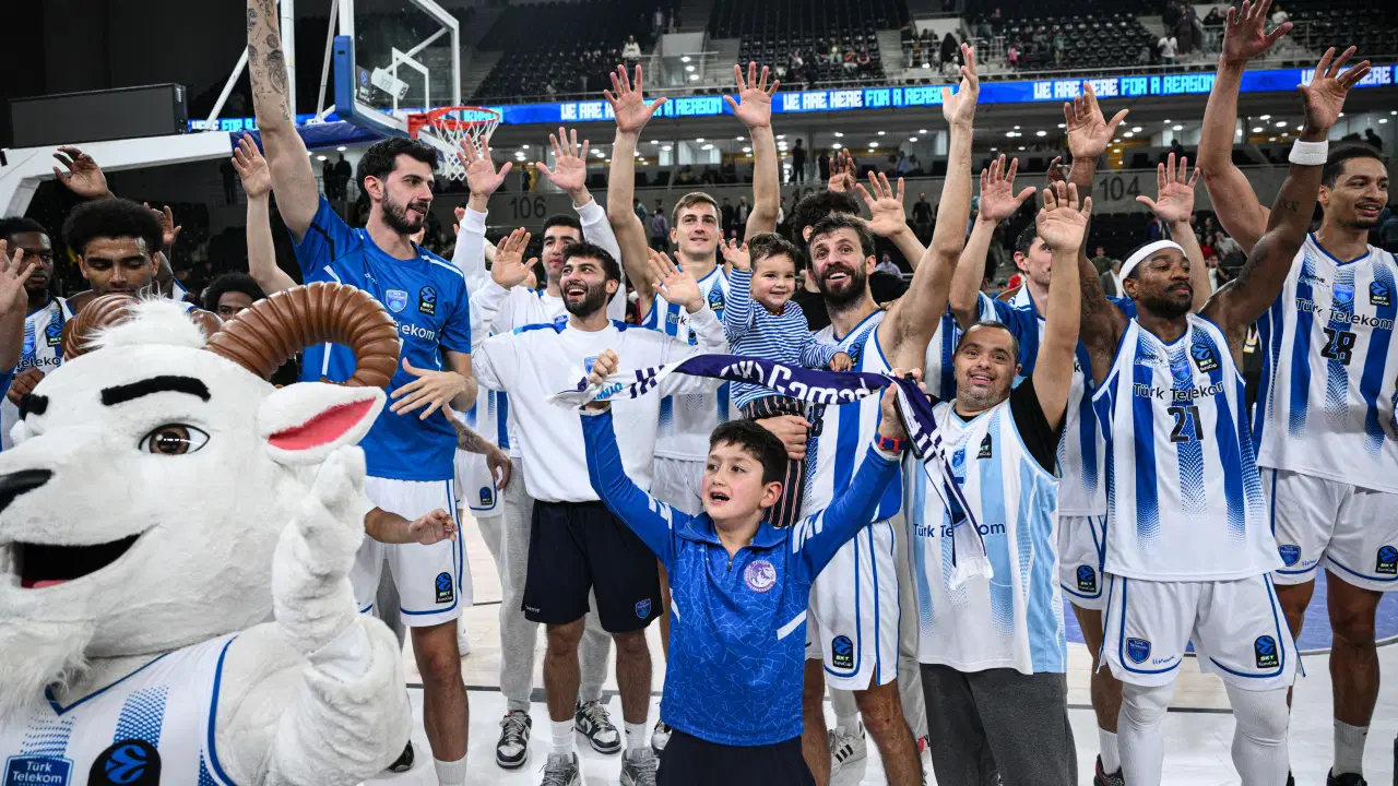 Türk Telekom Erkek Basketbol Takımı, BKT EuroCup B Grubu'ndaki ikinci maçında İtalyan temsilcisi Maxima Roma'yı konuk etti.