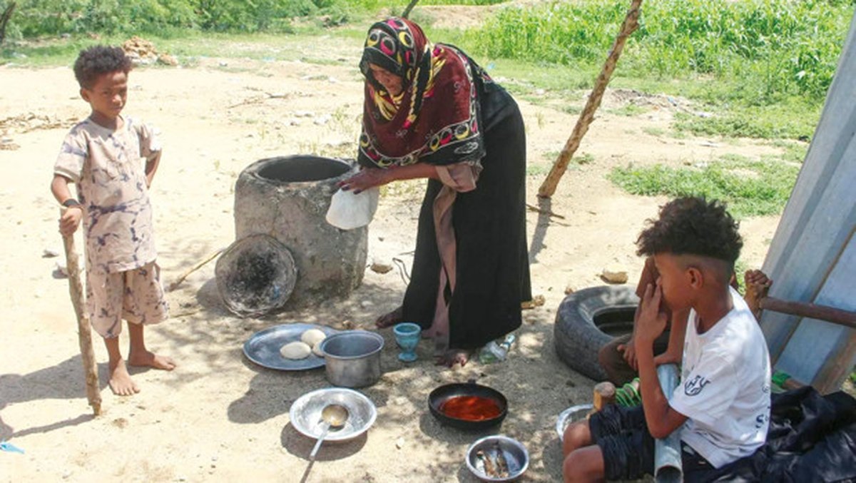 İç savaşın yıprattığı Yemen'de, milyonlarca insan hayat pahalılığı ve ekonomik krizle boğuşuyor.