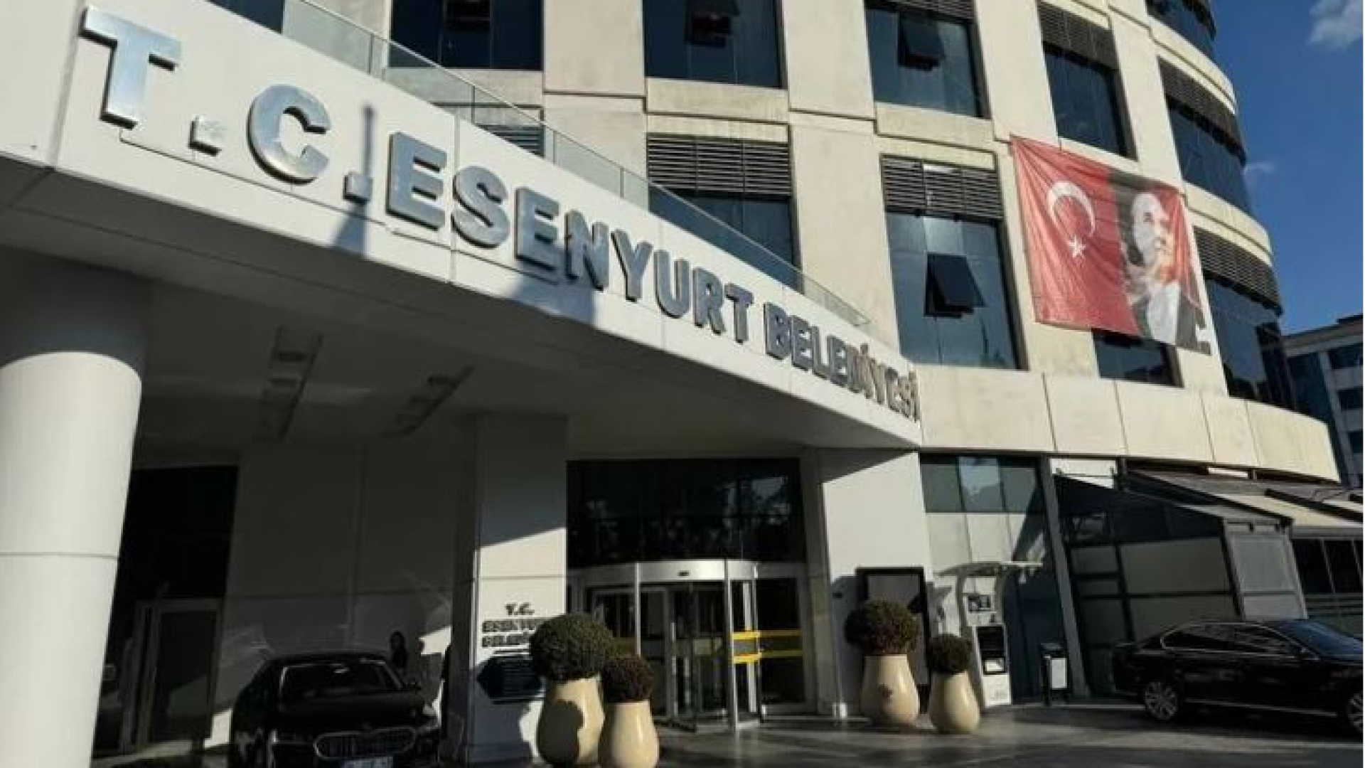 İstanbul Cumhuriyet Başsavcılığı'nın Esenyurt Belediyesi'ndeki ihalelere fesat karıştırıldığı ve müteahhitlerden rüşvet alınd