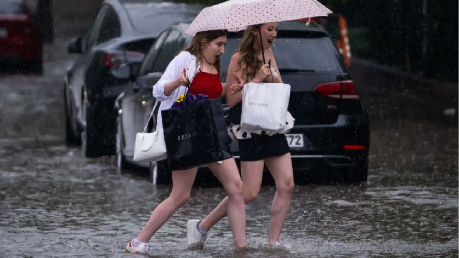 Meteoroloji Genel Müdürlüğü'nün son değerlendirmelerine göre, Türkiye genelinde parçalı ve çok bulutlu bir hava hakim olacak.