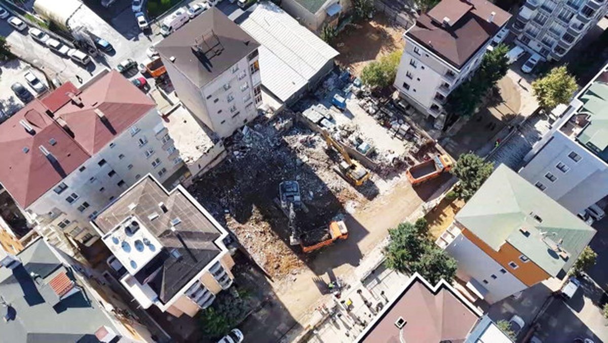 İstanbul'un Maltepe ilçesinde meydana gelen ve 5 kişinin hayatını kaybettiği bina çökmesi olayının ardından, mağdur durumda o
