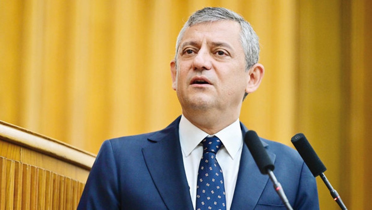 Antalya Büyükşehir Belediyesi'nin AK Parti'ye geçeceği yönündeki iddialar gündeme bomba gibi düşerken, Yeni Parti'den bu iddi