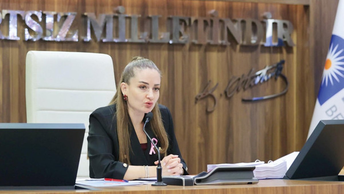 Elmalı Belediye Başkanı Büşra Özdemir, partisinden ayrılarak AK Parti'ye geçeceği yönündeki iddialara sert tepki gösterdi.