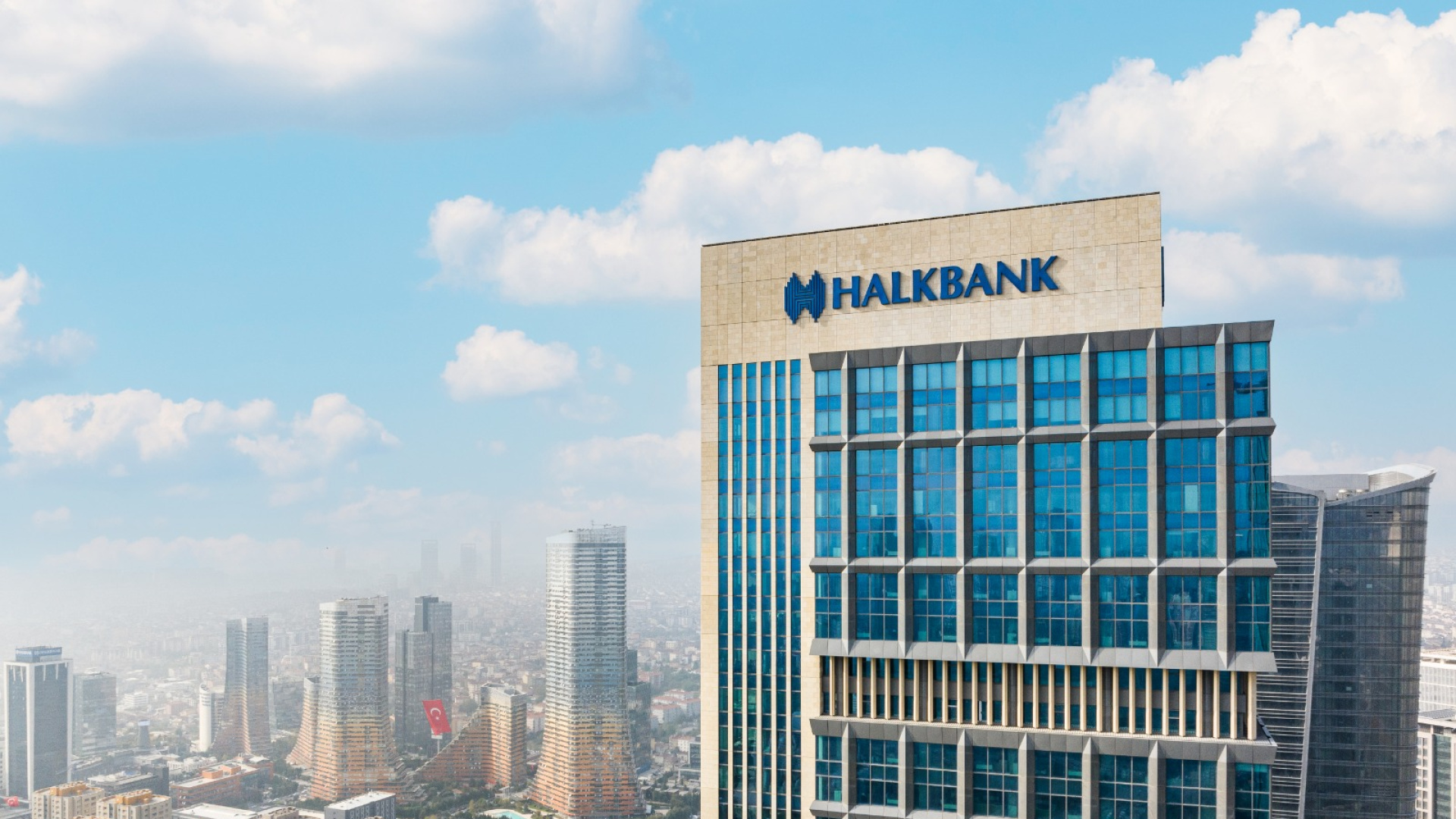 Halkbank, Türkiye'nin sürdürülebilir büyümesine katkıda bulunmak amacıyla stratejik yatırımlarına devam ediyor.