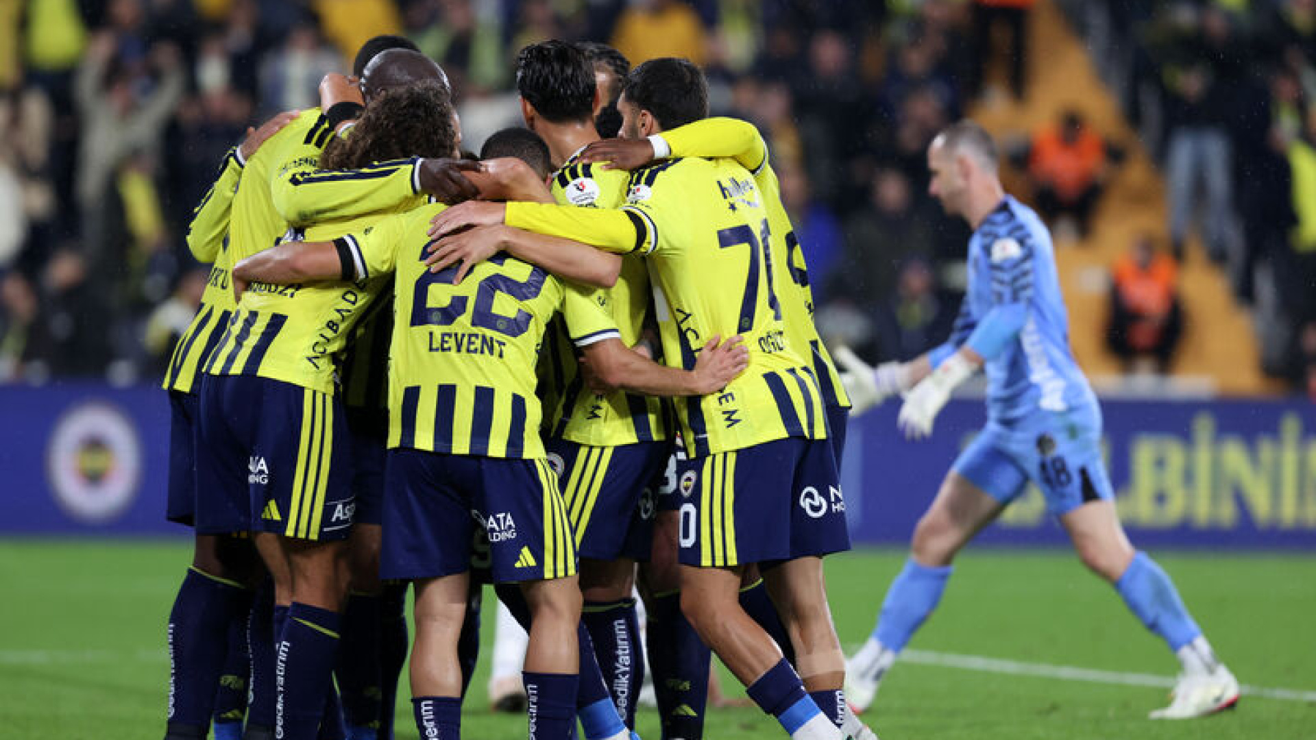 Fenerbahçe'nin Alanyaspor'u 3-0 mağlup ettiği maçta, İkinci yarının başında İrfan Can Kahveci'nin attığı ve VAR müdahalesiyle