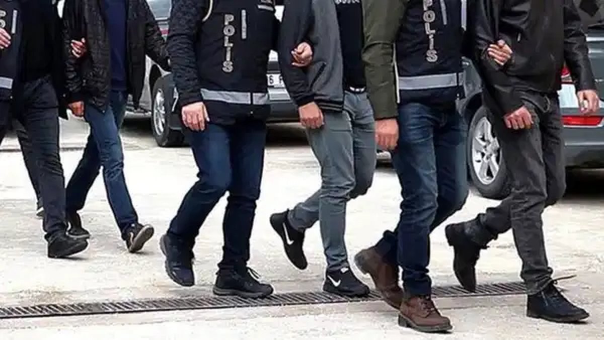 Ucuz araç kiralama vaadiyle dolandırıcılık operasyonu: 10 ilde 12 tutuklama