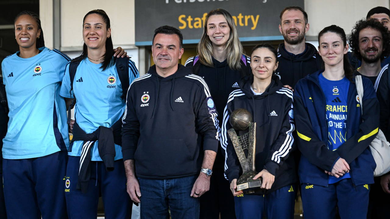 EuroLeague şampiyonu Fenerbahçe Opet yurda döndü: 'Kupayı ait olduğu yere geri getirdik'