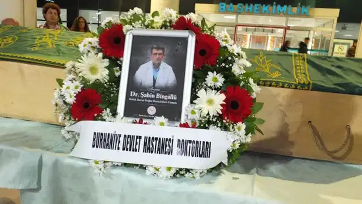 Ayvalık'taki tekne faciasında hayatını kaybeden Dr. Şahin Bingüllü'ye son veda