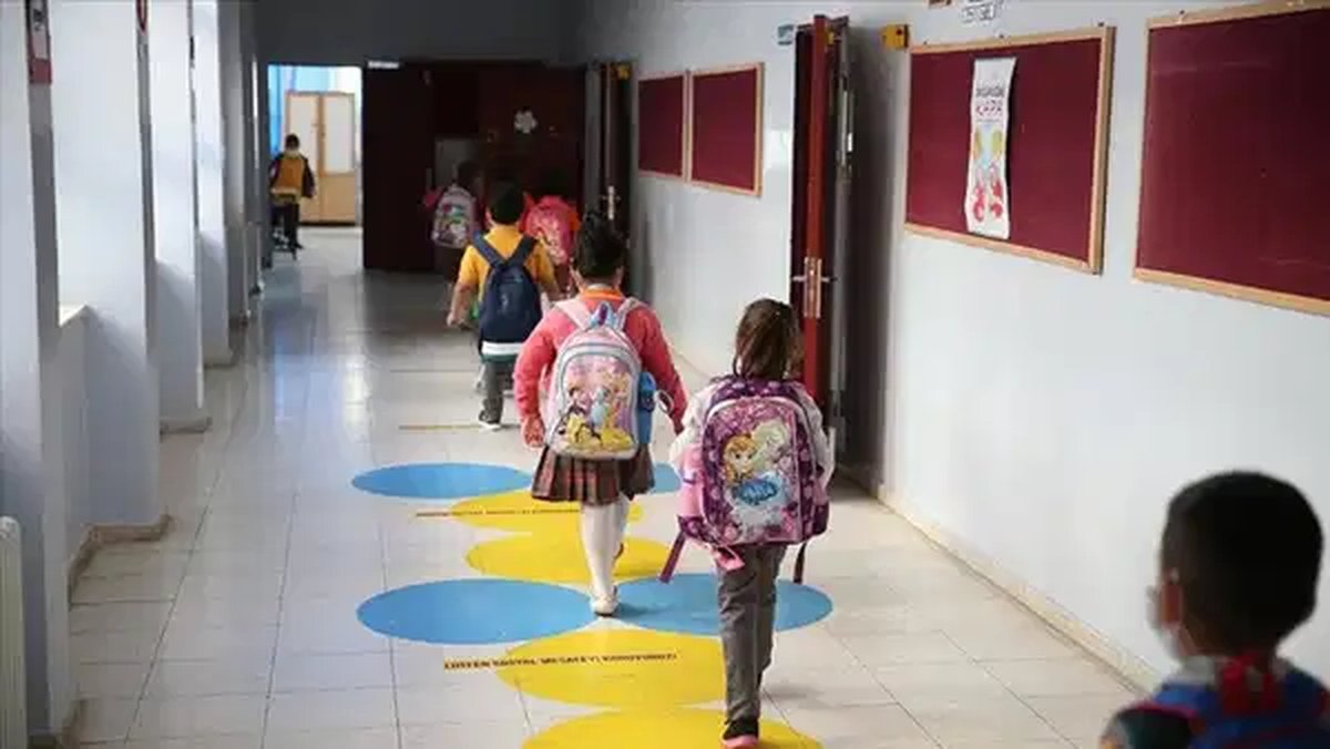 Yarın okullar tatil mi? 28 Ekim Çarşamba yarım gün mü, resmi tatil mi?