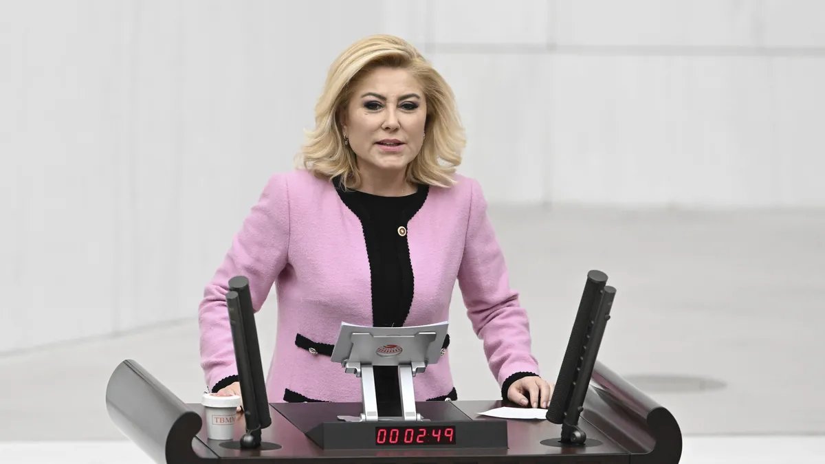 AK Partili Şebnem Bursalı'dan 'İzmir Çevre Yolu' iddialarına yanıt: Ücretsiz hizmet vermeye devam edecek
