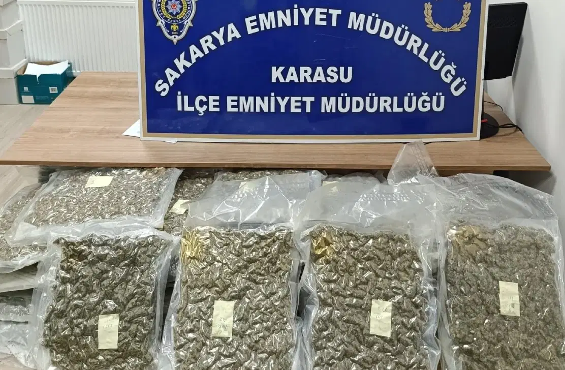 Sakarya’da uyuşturucu dolu çanta sahile vurdu!