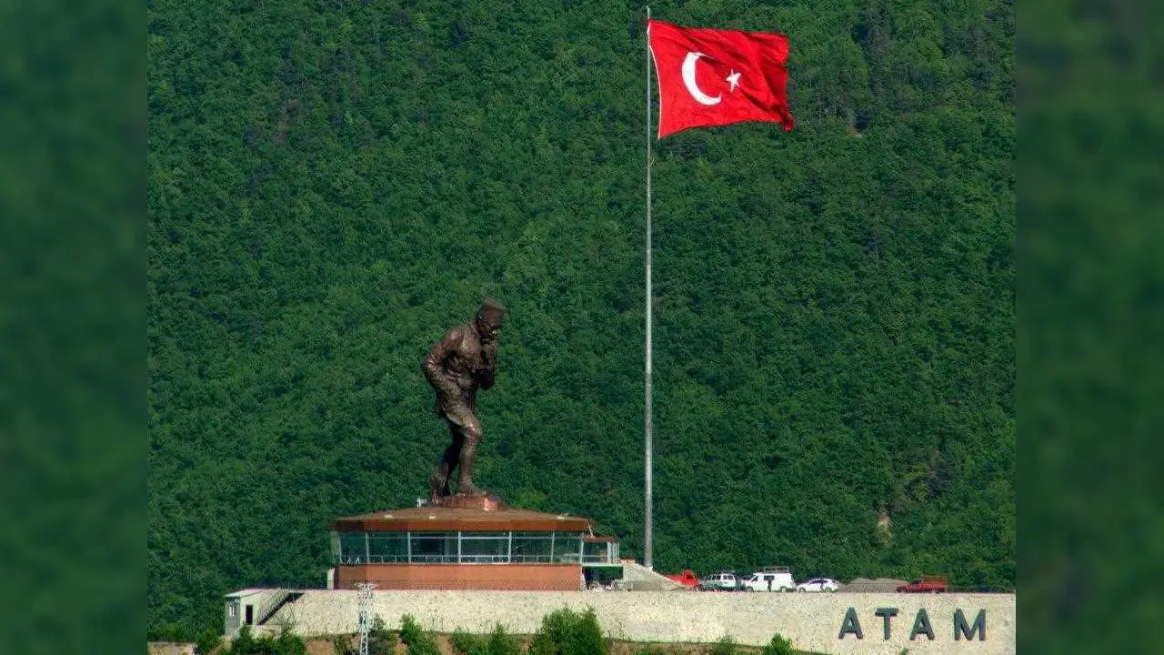 Dünyanın en büyük Atatürk heykeli Artvin’de